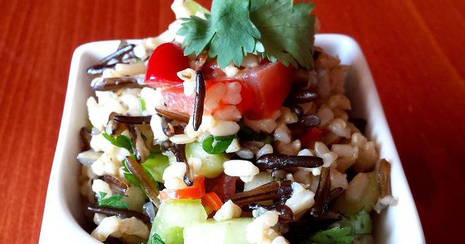 Kitchen stories: Салата от кафяв и див ориз по Марта Стюард