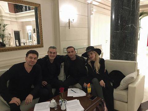 Албанската певица Era Istrefi подписа със Sony Music