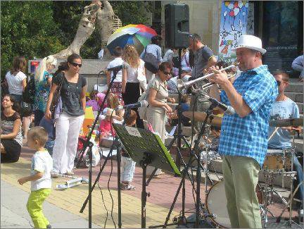 Пролетни картини с ноти и бои. Джаз за деца