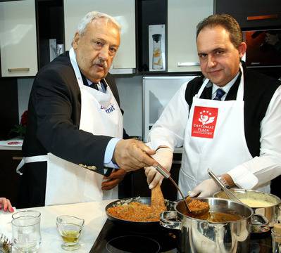 Традиционно гръцко папуцаки от Иван Гарелов