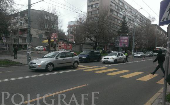 „Форд“ блъсна жена на пешеходна пътека на ул. „Христо Ботев“