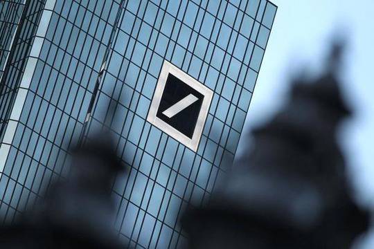 Deutsche Bank продължава да затъва