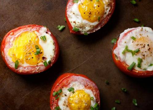 Яйца с домати на фурна