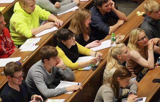 Доценти пишат дипломни и курсови работи за 1000 лева