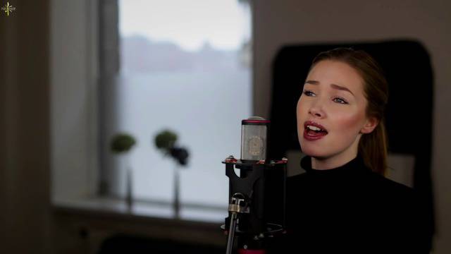 Sara Farell Cover of Ariana Grande – Dangerous Woman 2016