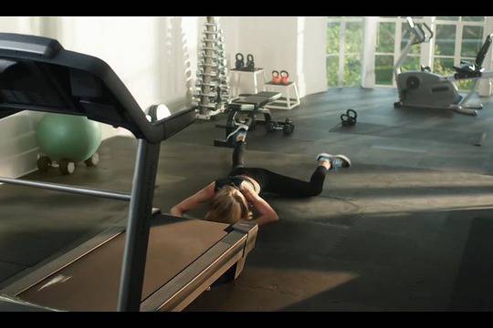 Тейлър Суифт се преби във фитнеса заради „Епъл“