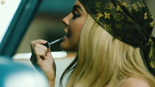 Kylie Jenner – Glosses (2016)