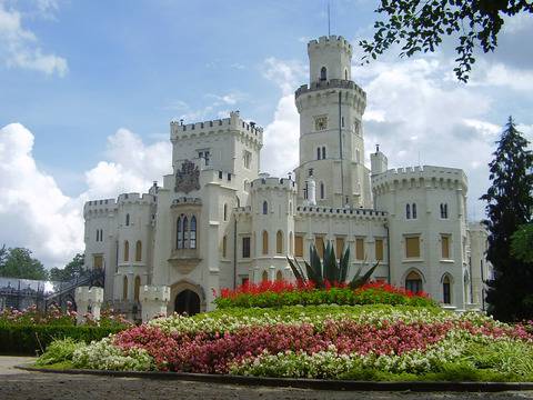 екскурзия до ЗАМЪЦИТЕ НА ЧЕХИЯ – Леднице, Валтице, Бърно, Телч, Ческе Будейовице, Чески Крумлов, Хлубока над Вълтавой, Прага,…
