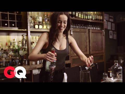 Брутална красавица с големи.. ОЧИ ни показва как се прави най-якия коктейл! (ВИДЕО)