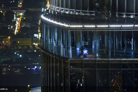 Джедайски дуел на 152-рия етаж в „Бурж Халифа“