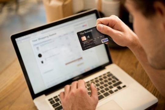 Оборотът с безконтактни карти Visa в България е нараснал с над 600% през 2015 г.