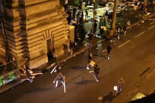 Масов бой в парижкото метро