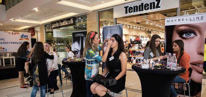 Професия на една палитра разстояние