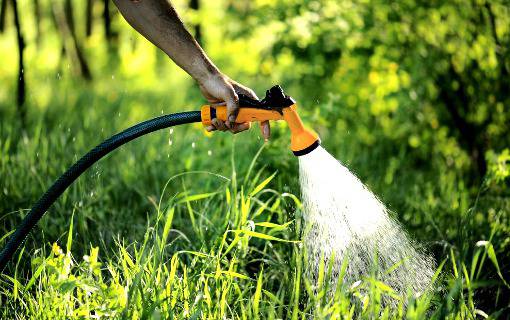 Какво трябва да знаете при избора на подходящ градински маркуч?