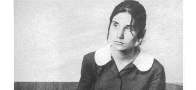 54 години от рождението на Петя Дубарова