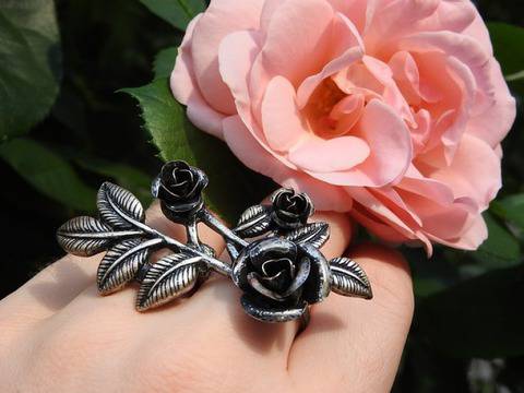 Правилна Грижа за Любимите ни Бижута и Аксесоари