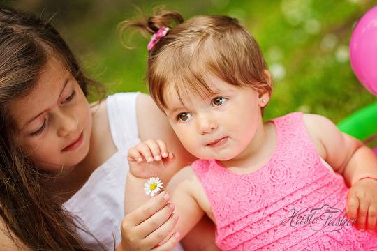 Детска фотосесия навън – Христо Ташев – фотограф Варна, кръщене, фотосесия.