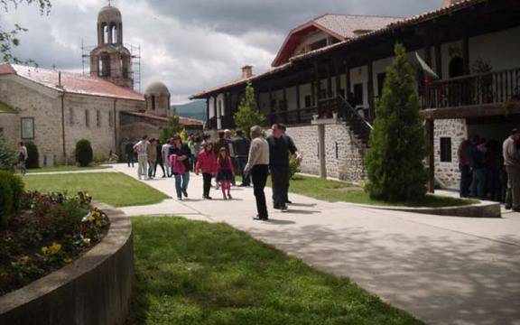 Чудотворна икона води миряните в манастир край Хаджидимово
