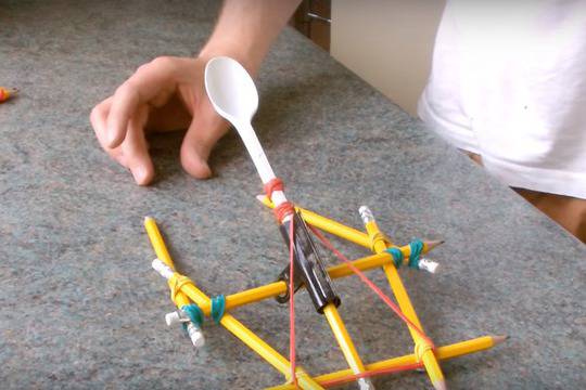 Как да си направим „оръжия“ от офис материали