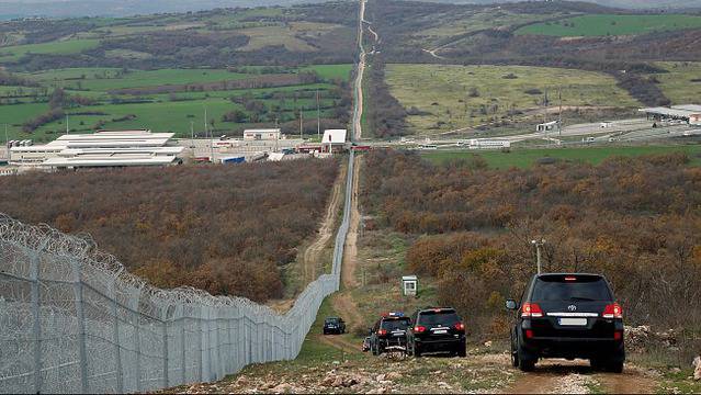 Борисов и министри инспектират оградата на българо-турската граница