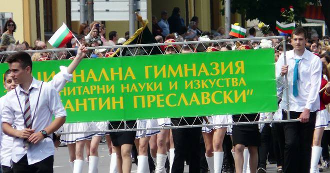 С ДУХОВ ОРКЕСТЪР И МАЖОРЕТКИ НГХНИ „КОНСТАНТИН ПРЕСЛАВСКИ“-ВАРНА ИЗЛЯЗОХА НА МАНИФЕСТАЦИЯ НА 24 МАЙ RAZLICHNITENOVINIVSNIMKI…