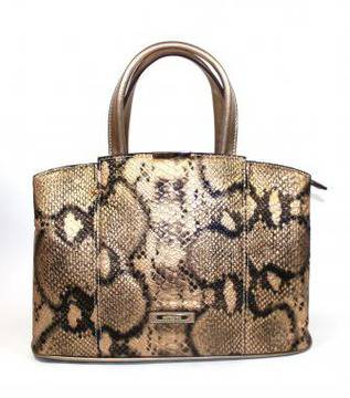 Ефектна дамска чанта в десен змия