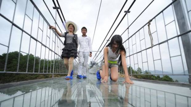 Китай построи най-дългия стъклен мост в света | Temaonline.bg