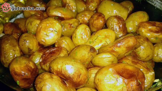 Пресни картофи с копър