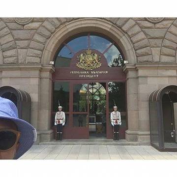 Самюъл Джаксън си направи селфи пред президентството