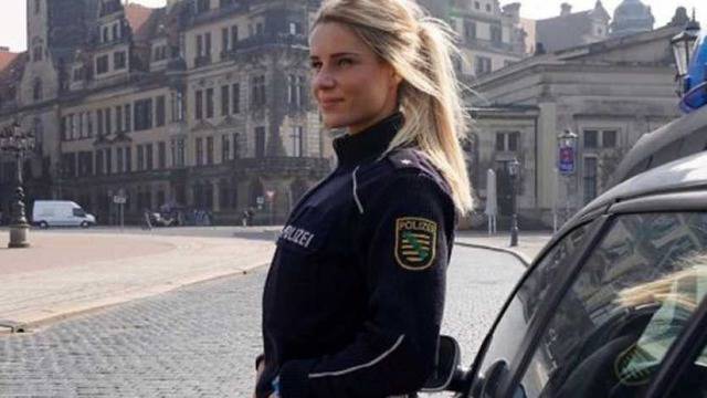 Снимки: Секси полцайка, спря дъха на Германия