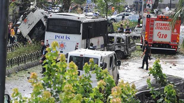 11 убити и 36 ранени при атентат в Истанбул