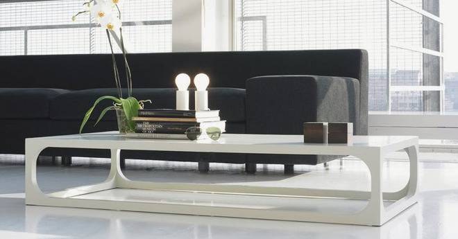 Как да изберем подходяща холна маса за нашия хол