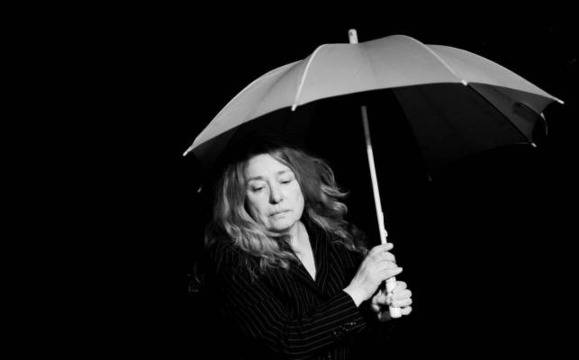 Сашка Братанова представя моноспектакъла „Ние, Вие и аз“ в Бургас