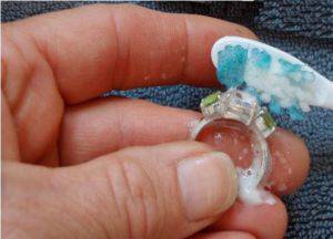 Как да почиствате с паста за зъби?