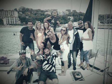 Емо Каменов в новия клип на Flex