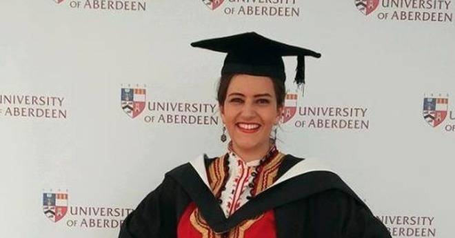 Гордост! Българка в народна носия се дипломира в Шотландия
