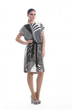 Стилна рокля в сиво и бяло