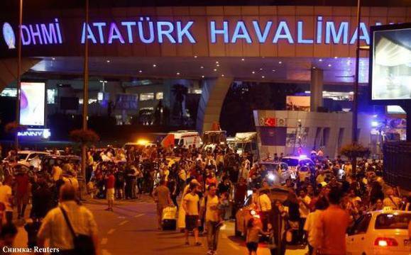 Най-малко 36 души загинаха при бомбен атентат в Истанбул