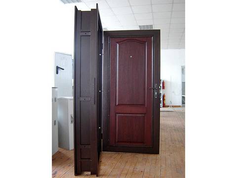 Блиндирани врати