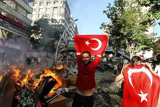 След опита за преврат в Турция: 265 загинали, 1440 ранени, 2800 арестувани военни