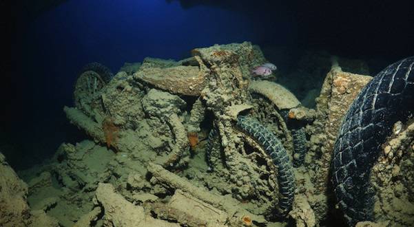 Гмуркане в кораб от Втората световна война (видео)