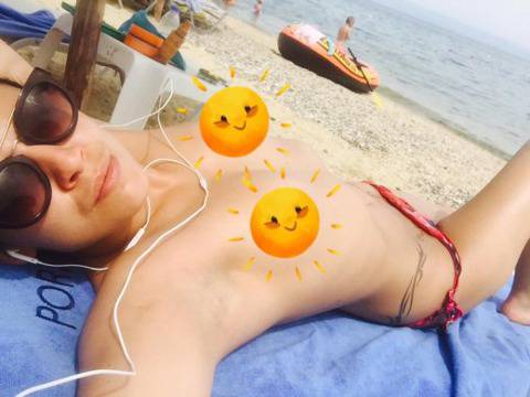 Деси Цонева се разголи за еротична фотосесия (снимки)