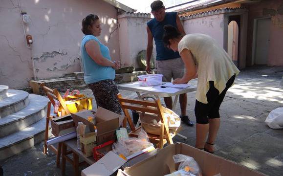 Студенти помагат при обработката на археологическите находки от Акве Калиде