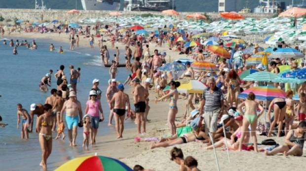 Туристите се оплакват от мръсни и пренаселени плажове | Temaonline.bg