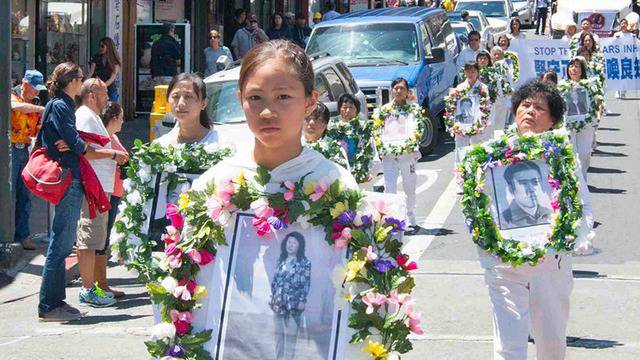 Български практикуващ Фалун Дафа дава интервю за международна медия в САЩ