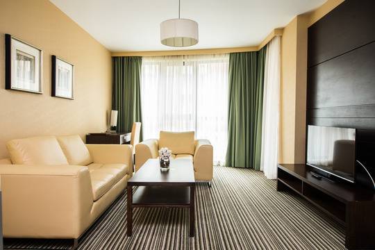 Стаи и апартаменти за всеки в четиризвезден хотел