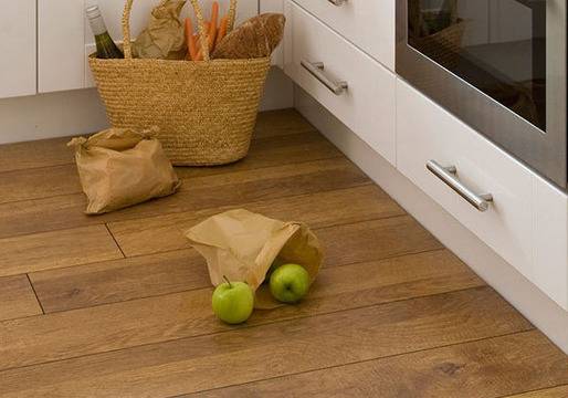 Ламиниран паркет в кухнята? Защо не!