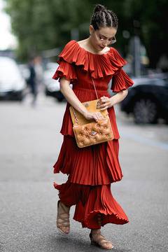 Street style: Оранжевото е новото черно