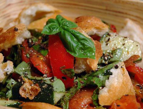 Лятна италианска салата с хляб