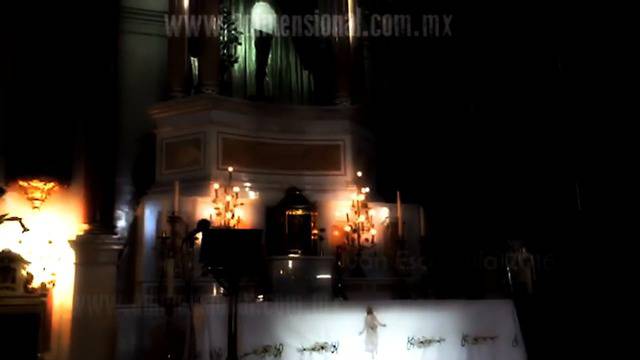 Статуя на Исус Христос в Мексико отвори очи